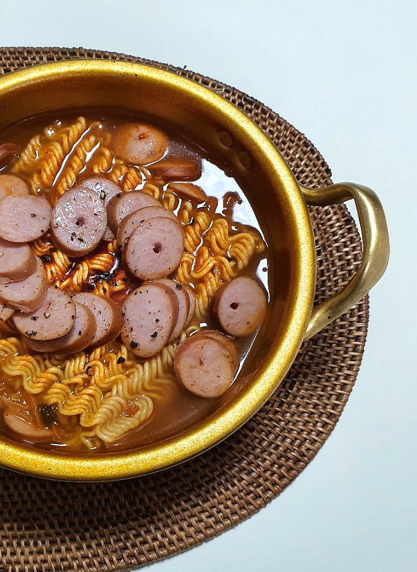  편의점 요리 시대! GS편의점 조합, 오모리 김치찌개라면+육즙팡팡 전통프랑크