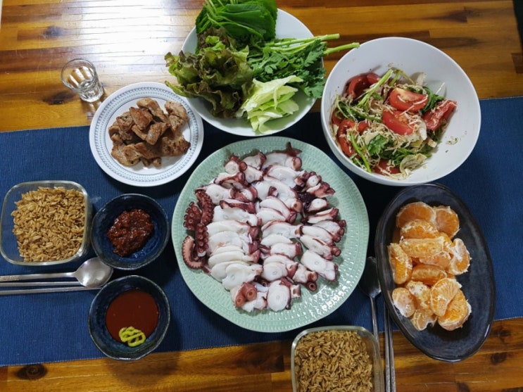  친구찬스로 문어숙회 곁들인 밥상