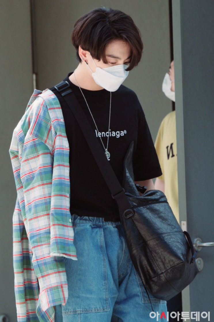 방탄 정국 퇴근짤 방탄 정국 퇴근짤