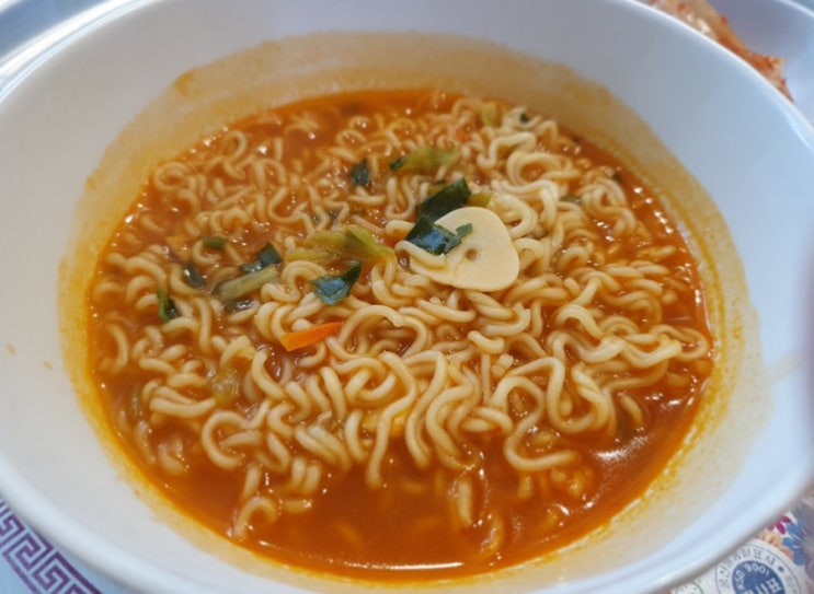  [비건라면] 풀무원 정면 매콤한 식물성라면-비건라면계의 오징어짬뽕