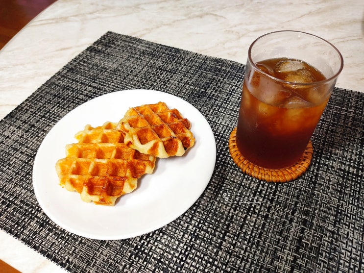  커피와 함께하는 꿀맛 디저트는 벨기에 와플