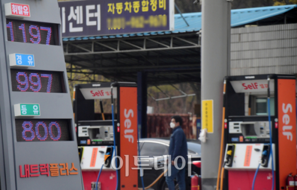 경유세 인상 재추진에 정부 '딜레마'…생계형 운전자ㆍ정유ㆍ車 업계 부담↑