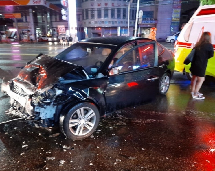 20대 음주운전 스포티지, 차량2대 충돌 6명 부상.