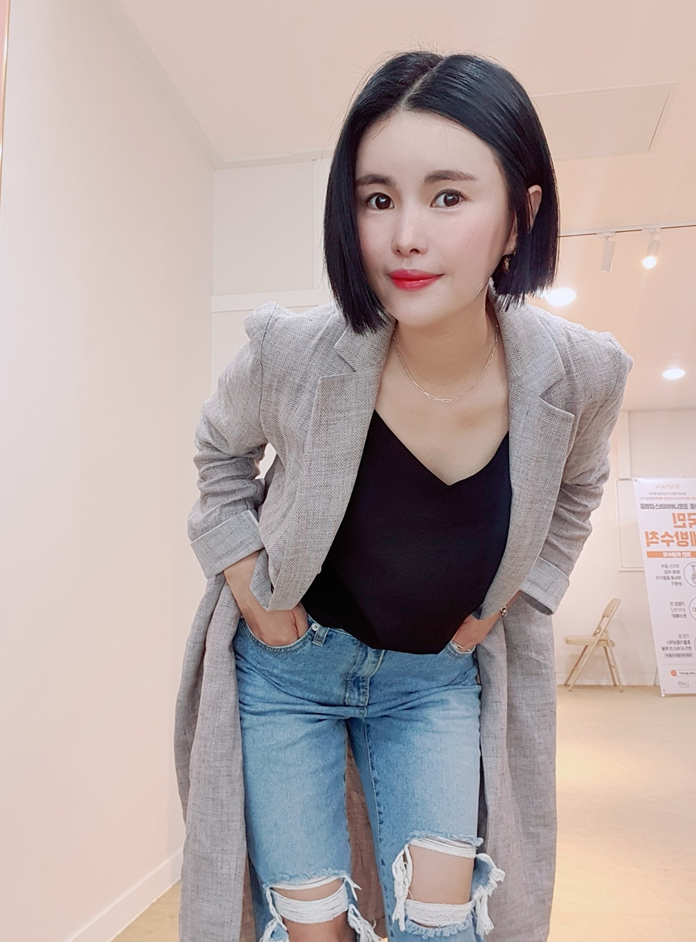  이 제품 하나면 꿀 피부 소리 듣는 것은 시간 문제야! - 인셀덤 4D 러스터 쿠션