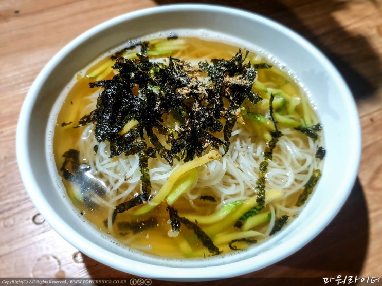  경남 밀양 맛집 - 천왕재 국수집 길목국수에서 두부김치와 국수를 먹고 왔습니다.