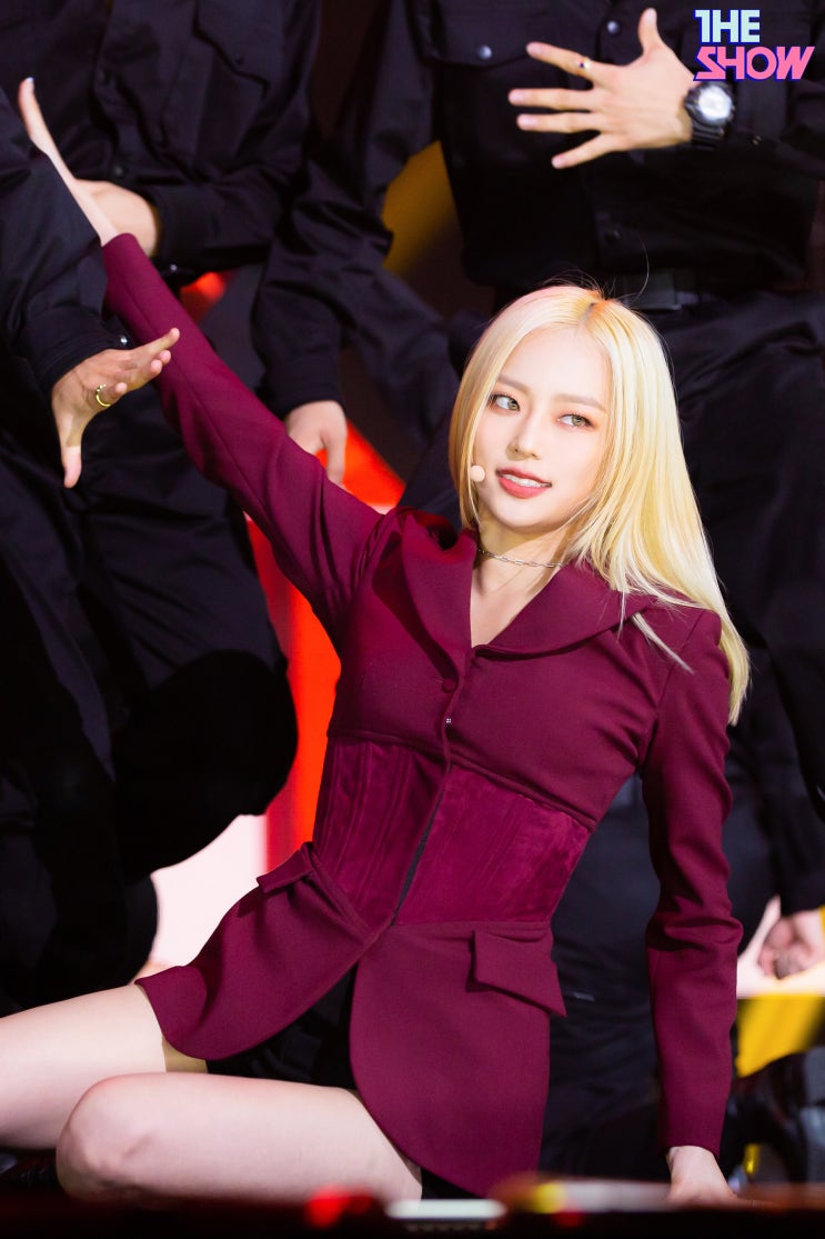 CLC) 역대급 콘셉트로 돌아온 대세 걸그룹! 더 강렬해진 비주얼과 영화 같이 화려한 퍼포먼스가 돋보이는 무대 CLC) 역대급 콘셉트로 돌아온 대세 걸그룹! 더 강렬해진 비주얼과 영화 같이 화려한 퍼포먼스가 돋보이는 무대