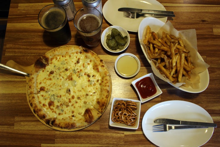 돌담길 운치가 좋은 아늑한 분위기의 대학로수제맥주, 피맥의 성지 맥덕스