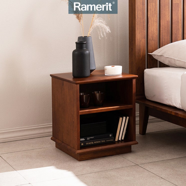  원목 침대협탁은 다양한 공간에서 다양한 용도로 활용할 수 있습니다.
