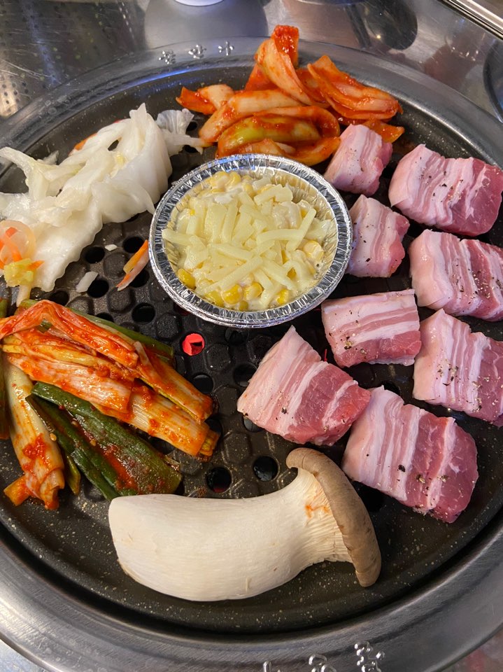  삼겹살은? 서울대입구 샤로수길 고기집 충청삼겹