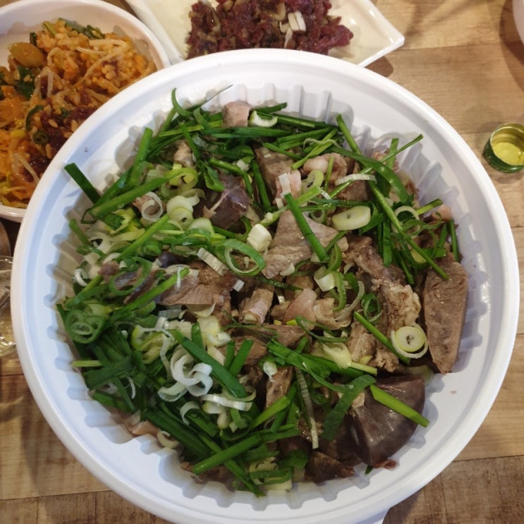  수원 영화동 송자네 순대국, 돼지 머리고기 가득 !