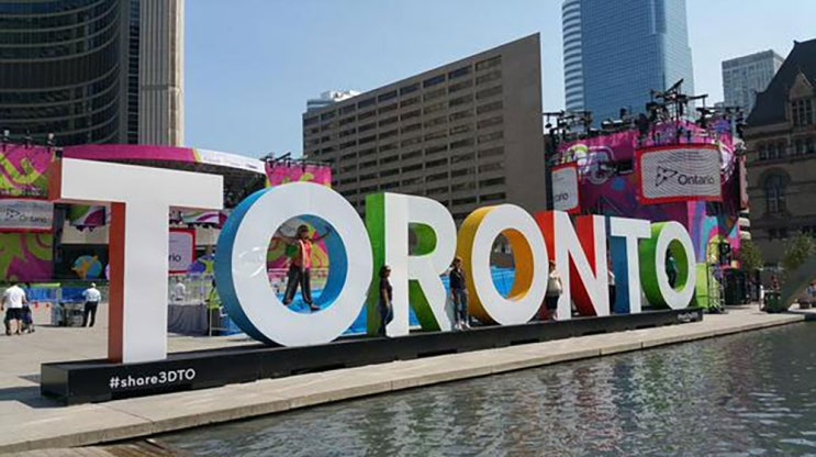  토론토 명물, 시청 앞 "TORONTO" 대형 사인 교체된다.