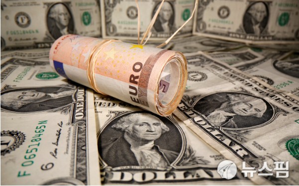 ECB 총재 '신중' 발언에 유로화 상승…파운드화 급락 ECB 총재 '신중' 발언에 유로화 상승…파운드화 급락
