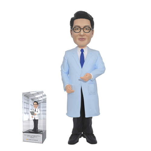  의사선생님 승진 퇴임 선물 쓰리디프린터로 의사피규어제작 :) 애드넷