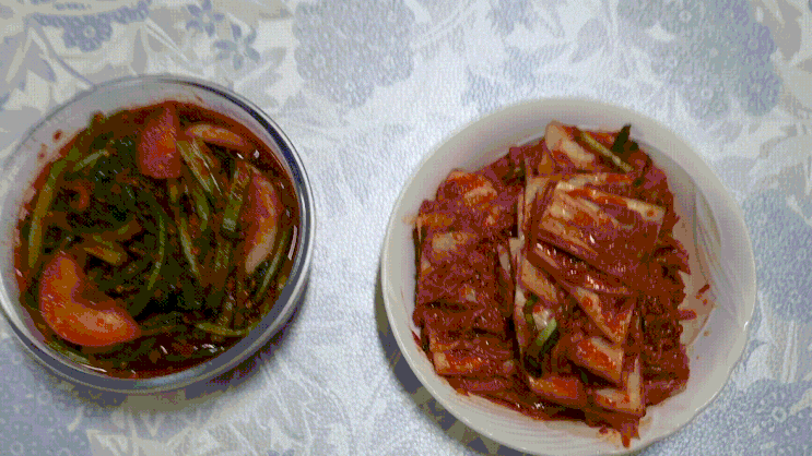 맛있는 배추김치 열무김치 제대로네, 김치통