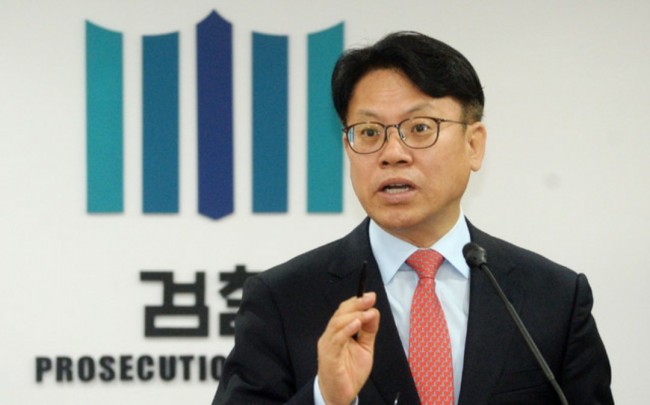 검찰 내부 “김관정 동부지검장, 秋아들 수술<b>병원 압수수색</b>도... 
