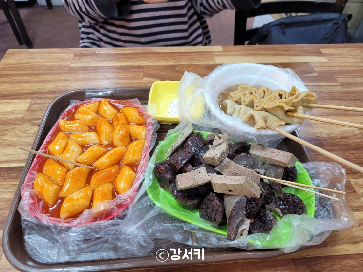  마포농수산물시장 옥씨네 빨간오뎅 떡볶이 "향토적인 분식집"