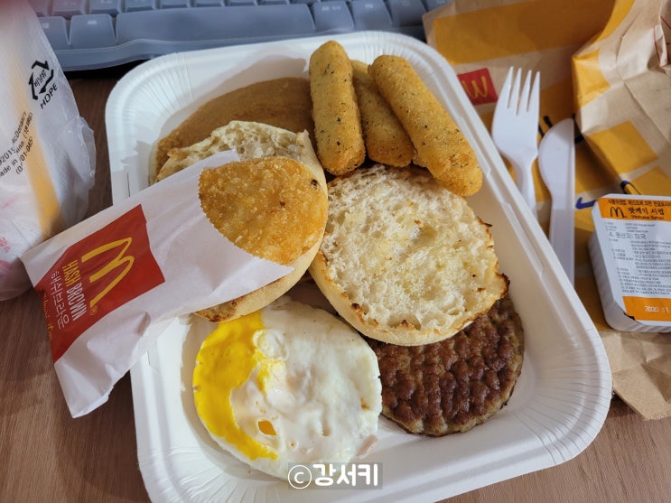  맥도날드 디럭스 브렉퍼스트 내돈내산 "치즈스틱 추가요" (맥딜리버리)