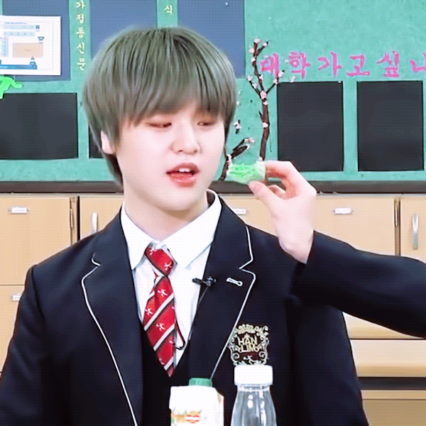 손동표 남도현 한림예고 학교 투어 브이로그 3탄 움짤! (Feat. 마카롱 먹방) 손동표 남도현 한림예고 학교 투어 브이로그 3탄 움짤! (Feat. 마카롱 먹방)
