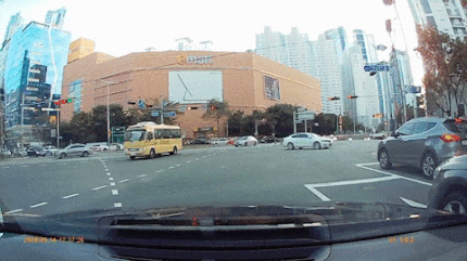 (영상)해운대 포르쉐 '광란의 질주' 앞서 사고 2번 더 내고 뺑소니 질주 (영상)해운대 포르쉐 '광란의 질주' 앞서 사고 2번 더 내고 뺑소니 질주