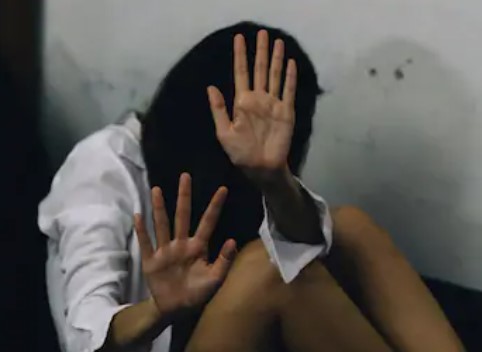 전자발찌 차고도 여자친구 성매매·성폭행·불법촬영까지한 남친 징역형 전자발찌 차고도 여자친구 성매매·성폭행·불법촬영까지한 남친 징역형