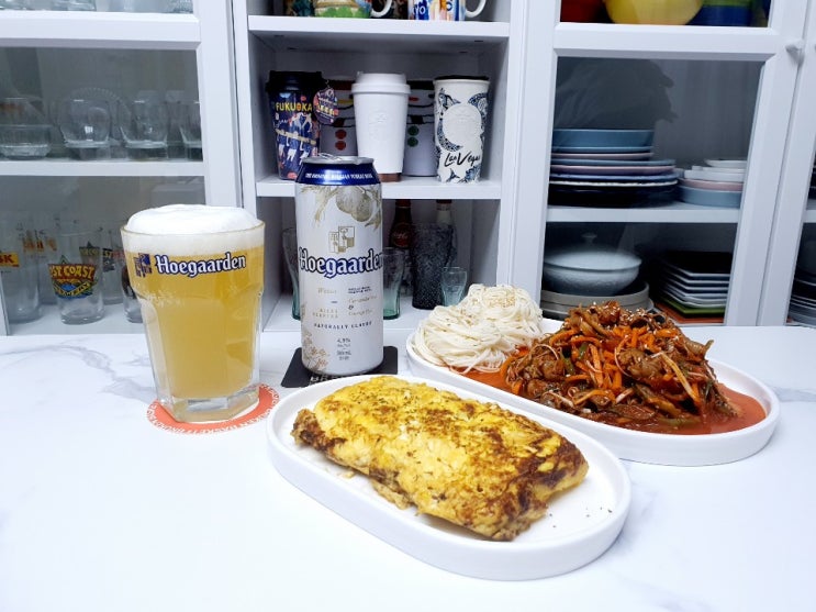  편의점 캔맥주 호가든 잔에 담긴 밀맥주의 향과 맛