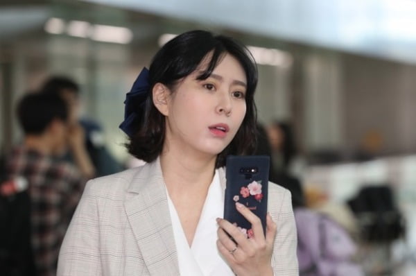 윤지오 나이 사건 정리 사기극 장자연 리스트 증인 증언자 학력 키 고향 몸무게 가족관계 종교 인스타그램 본명 프로필 책 망언 평가 드라마 영화 방송 출연작 근황 뉴스 정우성 윤지오 나이 사건 정리 사기극 장자연 리스트 증인 증언자 학력 키 고향 몸무게 가족관계 종교 인스타그램 본명 프로필 책 망언 평가 드라마 영화 방송 출연작 근황 뉴스 정우성