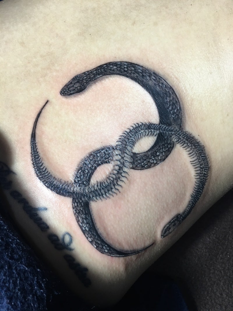 서큐버스 타투 사진뜻 | TikTok, image size:800x1067