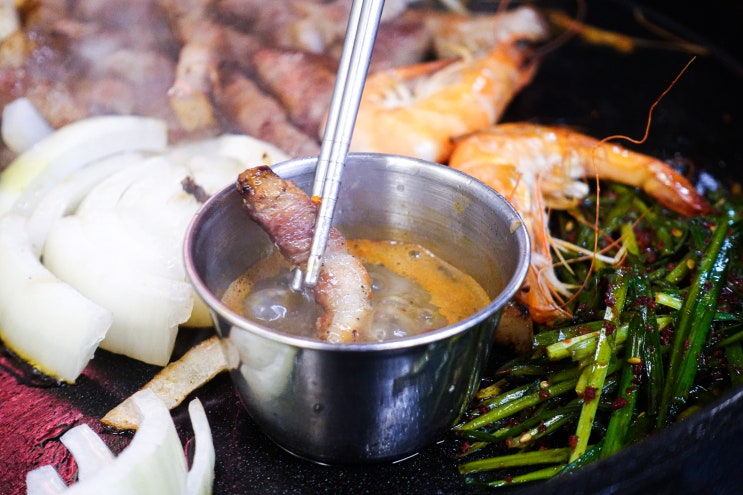  빨간고기 방이동먹자골목맛집이에요. 방이동 삼겹살 가성비 데이트로 최고!