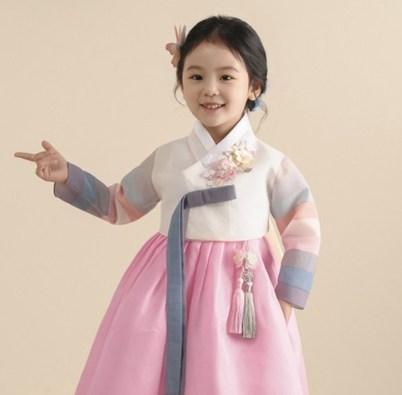  올 추석 예쁜 한복으로 아이들 패션쇼 해보세요.