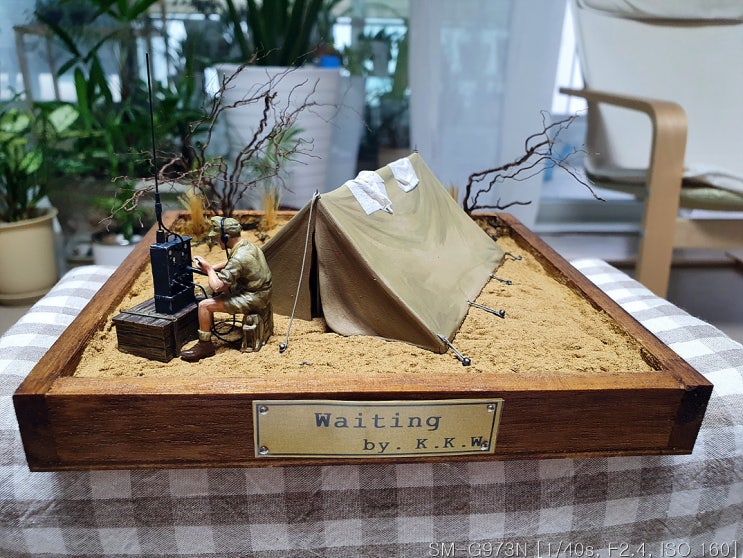 Waiting (tamiya tent set 1/35) Waiting (tamiya tent set 1/35)