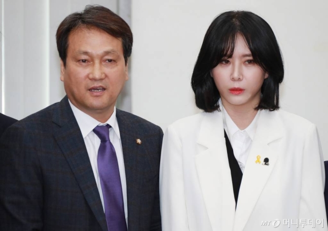수배중인 윤지오 호텔 인증샷 소환된 안민석 당신이 책임져라_더불어민주당 안민석의원의 비판의목소리 수배중인 윤지오 호텔 인증샷 소환된 안민석 당신이 책임져라_더불어민주당 안민석의원의 비판의목소리