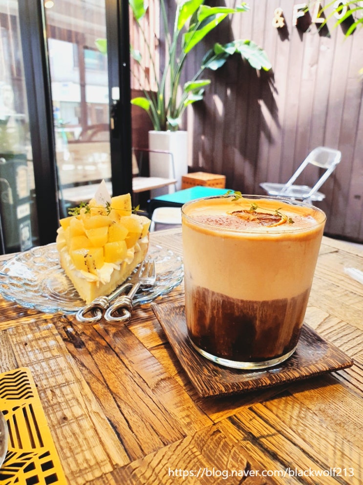 강남 앤플로우 커피 후기 - 양재역 디저트가 맛있는 카페 추천