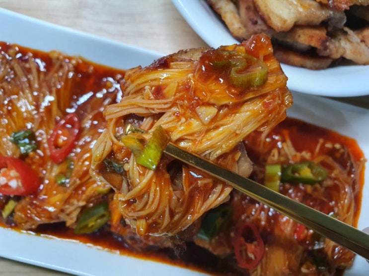 불닭 소스 팽이버섯 볶음 요리 레시피 쉬운데 맛도 베리굿~! 불닭 소스 팽이버섯 볶음 요리 레시피 쉬운데 맛도 베리굿~!