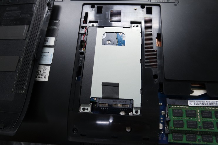 NT550P5C-S75L SSD 교체 및 분해