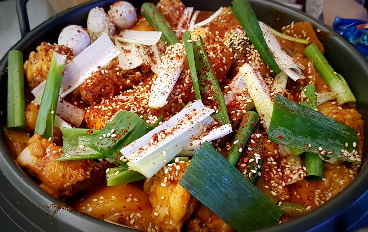 내외동밥집 엄지척닭도리 자작한 닭볶음탕으로 김해 내외동 먹자골목 맛집으로 자리 잡다