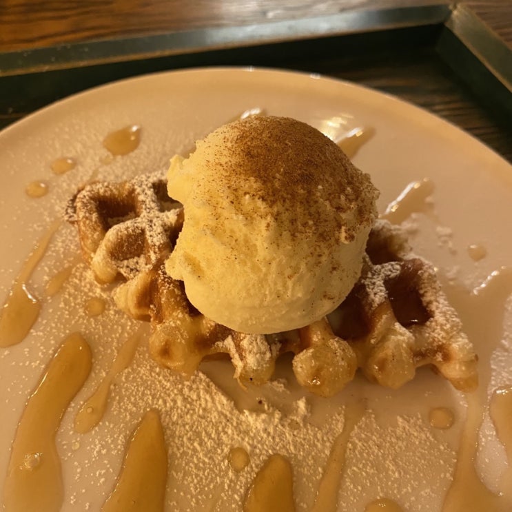  일산 성석동 카페 빈티지가구와 아이스크림 크로플