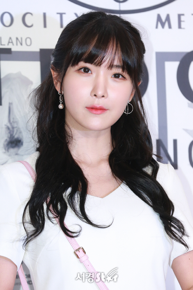  조현영 나이 전남친 알렉스 딘딘 남자 여자 친구 결혼 남편 부인 아내 레인보우 키 학력 고향 몸무게 혈액형 데뷔 소속사 가족관계 종교 인스타 노래 드라마 영화 출연작