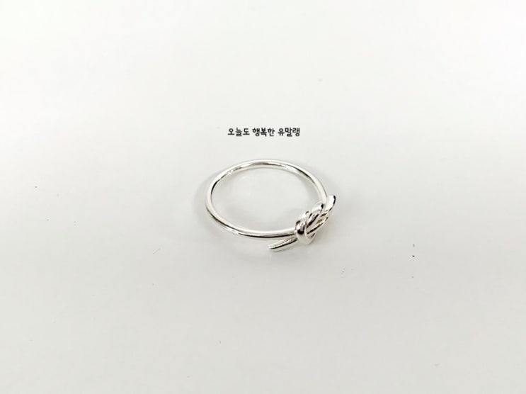  쇼핑몰 멜리제이의 여자 은반지~ 매듭 꼬임 실버링, 패션 반지로 딱-!
