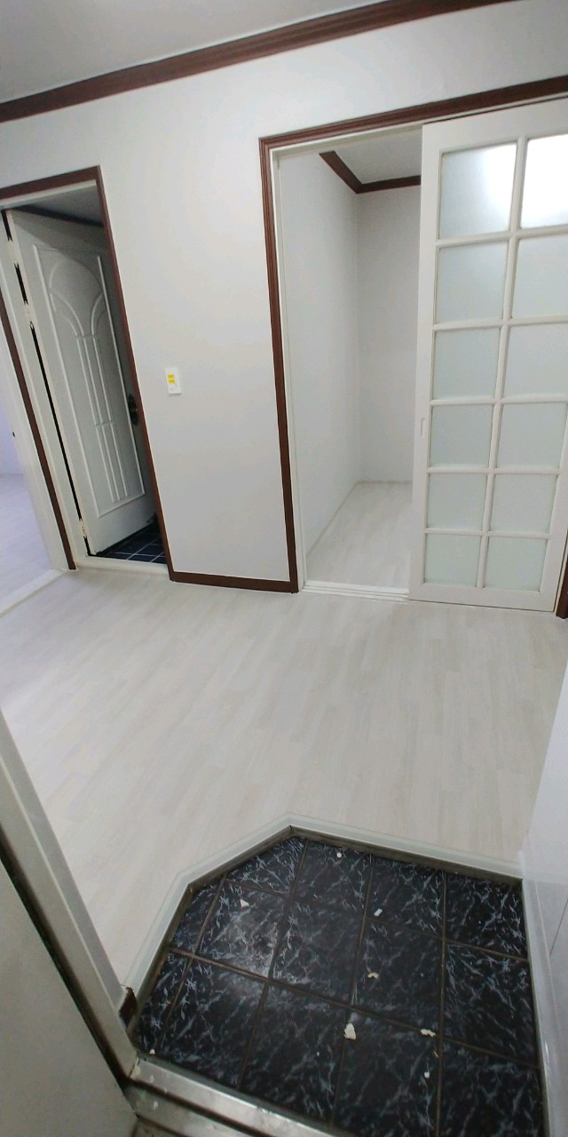  전용 11평형 빌라 도배. 장판