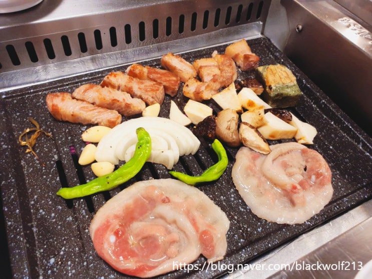  교대이층집 강남역점 후기 - 꽃삼겹살로 유명한 강남역 근처 고기 구워주는 집