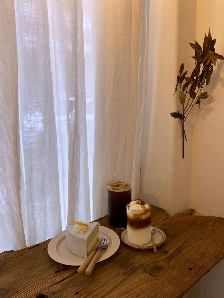홍대카페/상수카페 &lt;바나나하루키&gt; 예쁜 케이크를 판매하는 인스타 갬성 디저트 카페