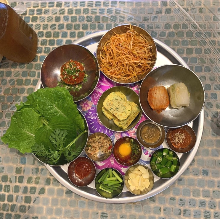  잠실/석촌/송리단길 "잠수교집 4호점" 반찬이 푸짐한 뉴트로 감성 냉동삼겹살 맛집