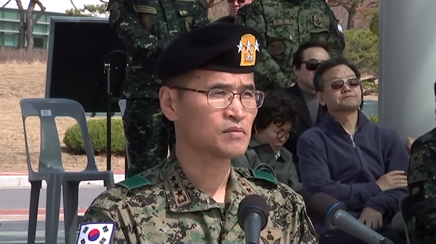 남영신 나이 고향 육군참모총장 학력 가족관계 계급 경력 결혼 부인 아내 조재은 자녀 아들 프로필 학군 기수 종교 남영신 나이 고향 육군참모총장 학력 가족관계 계급 경력 결혼 부인 아내 조재은 자녀 아들 프로필 학군 기수 종교