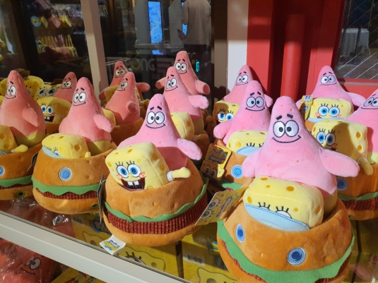  용산 놀먹2 : 스폰지밥 전시회 기념품샾 + CGV랜덤세트 이벤트 + 블락비 비범이 운영하는 까페 무자비MUJABEE