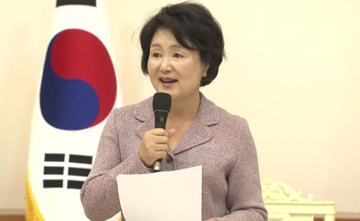 김정숙 여사, “치매친화 사회 만들자”