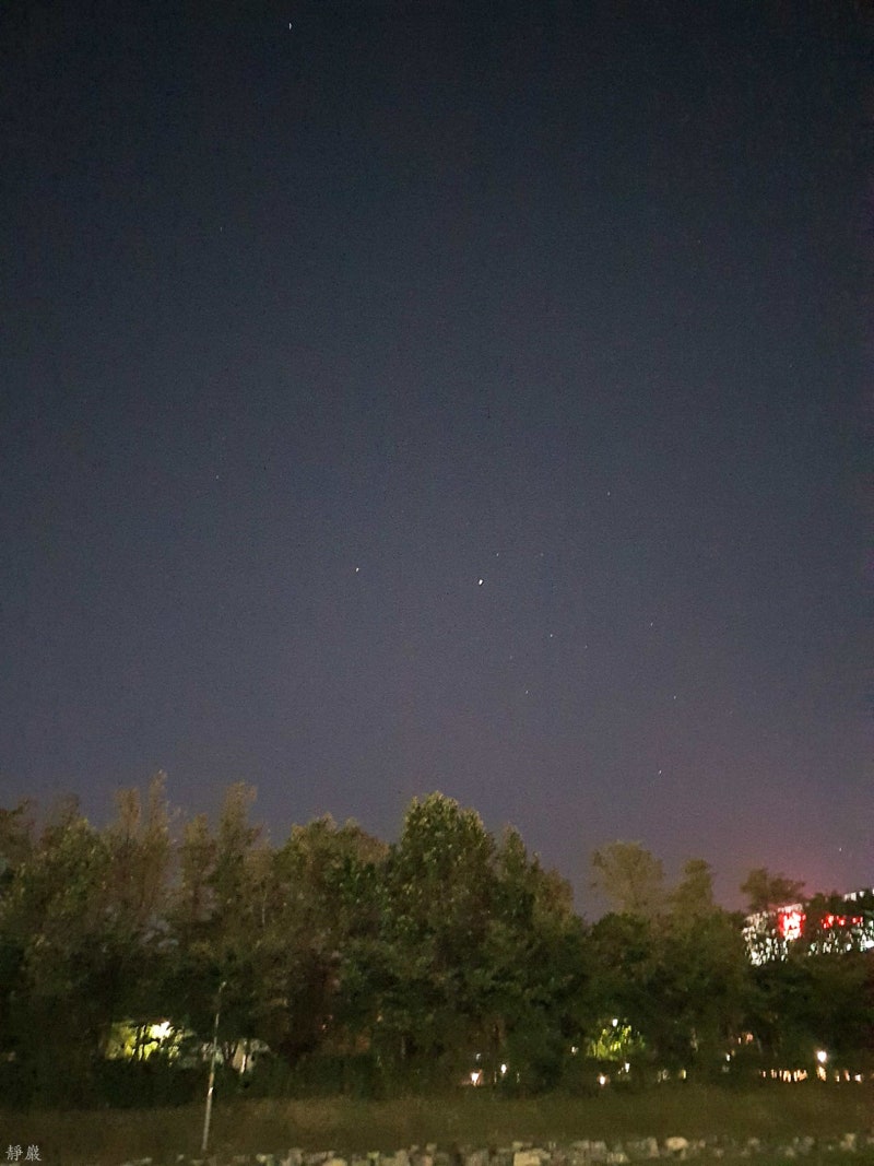 토성의 위성 - 오늘의AI위키, AI가 만드는 백과사전, image size:800x1067