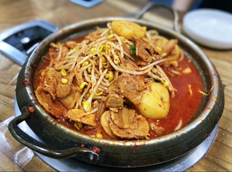  제주공항 근처 맛집 : 도민 밖에 없는 감자두루치기 지정식당