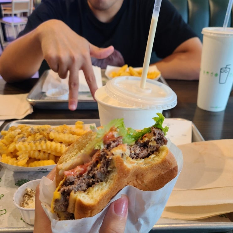  친구야 맛있니? 재밌니? 행복하렴