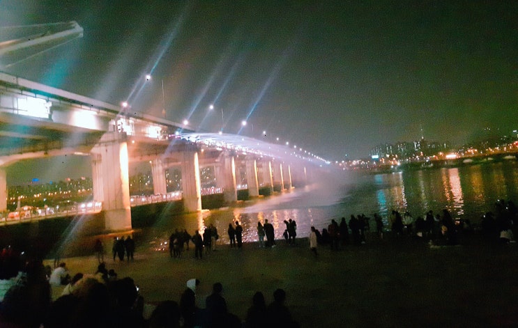 기네스북에도 등재된 한강 반포대교 달빛무지개분수