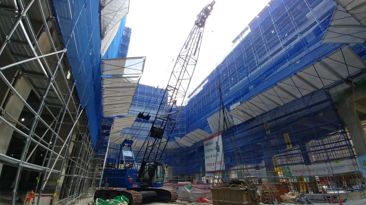 무한궤도 크롤러 크레인 앵글 타이어 크레인 사각 바가지 크람쉘 무한궤도 크롤러 크레인 앵글 타이어 크레인 사각 바가지 크람쉘